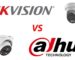 Comparaison des logos des marques de caméras de surveillance Dahua et Hikvision avec le texte VS au centre, symbolisant le duel pour le marché marocain.