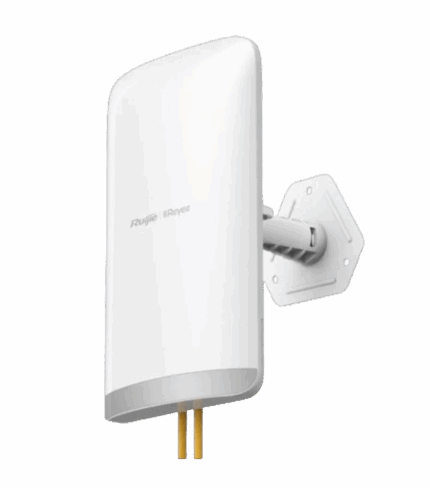 Vue de côté du pont sans fil extérieur Ruijie Reyee RG-EST350 V2, de couleur blanche, fixé sur son support de montage mural.